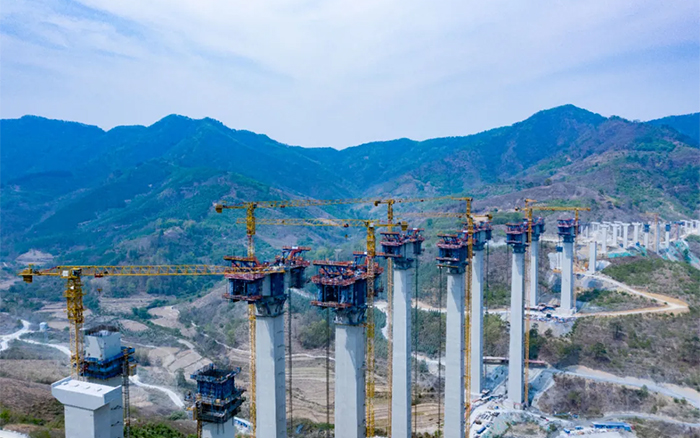 比肩青山接桂黔 | pp电子群塔助建雅长特大桥
