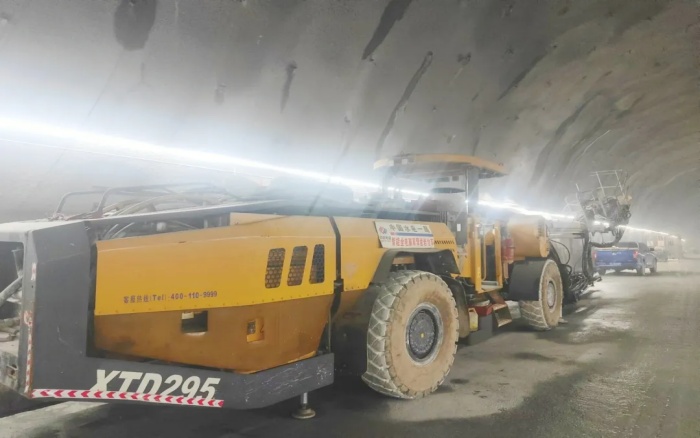 高压高海拔！pp电子凿岩台车挑战高难度铁路隧道