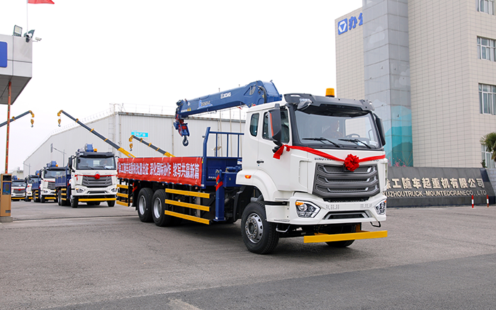 pp电子SQS250随车起重机批量发车，助力 “一带一路” 沿线基建腾飞