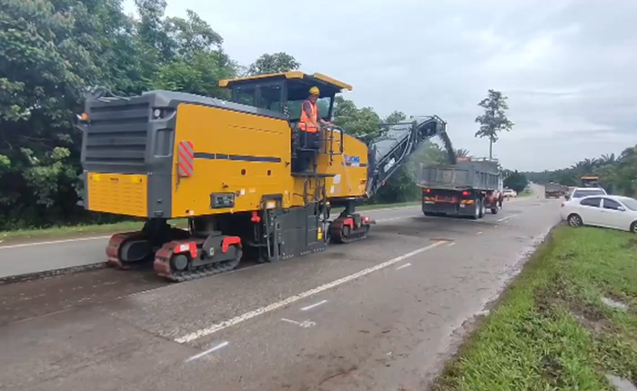 pp电子成套道路机械油面施工，这次在马来西亚！