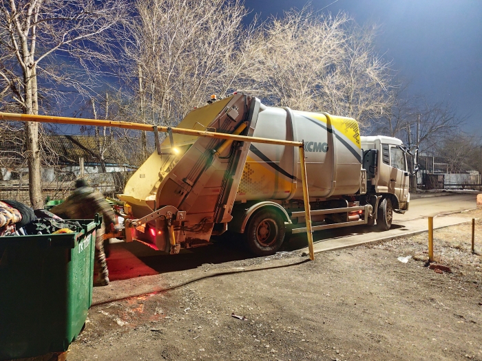 pp电子后装压缩式垃圾车助力阿斯塔纳：高效环保，助力城市清洁