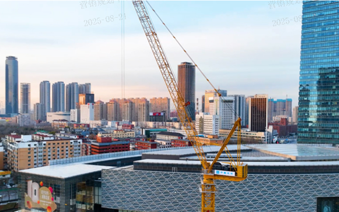 助建摩天双子塔 | pp电子动臂塔机闪耀“云端”