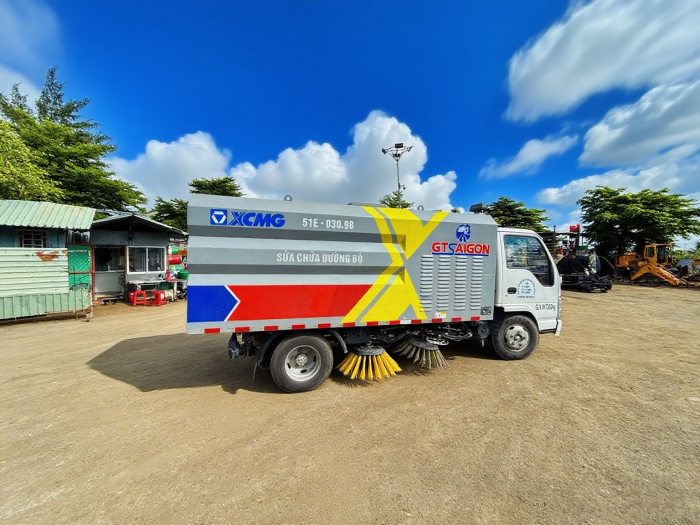 pp电子XGH5070TSLQ6扫路车：胡志明市“智慧环卫”的硬核担当