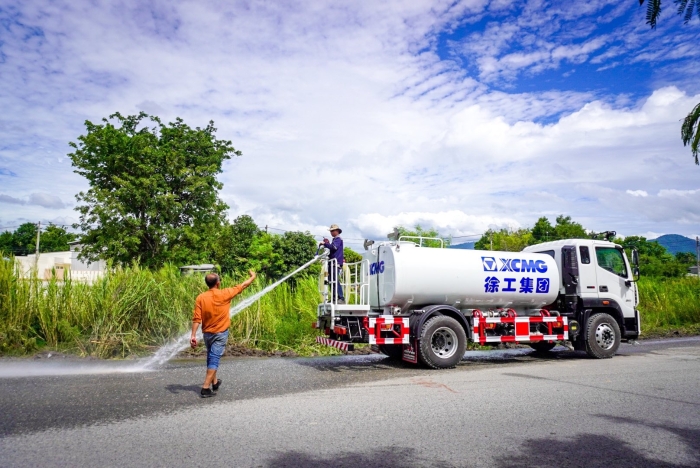 pp电子10方洒水车：泰国“热土”上的绿色降温使者