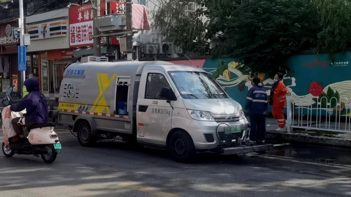 徐州这条网红巷的“脸面”，竟被这台车承包了？！