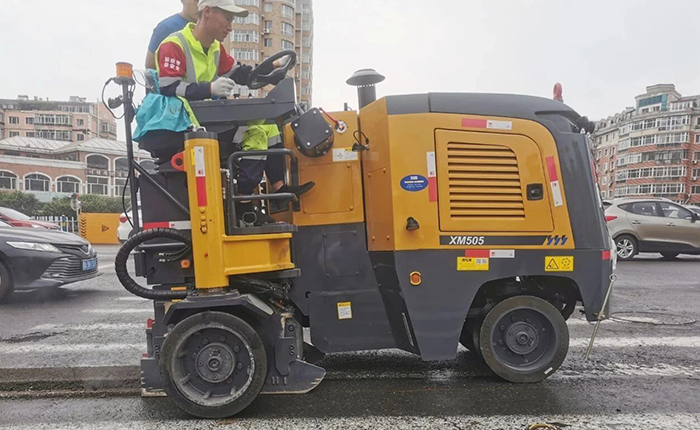 pp电子XM505市政道路铣刨施工：杭州城市道路焕新升级的高效之选