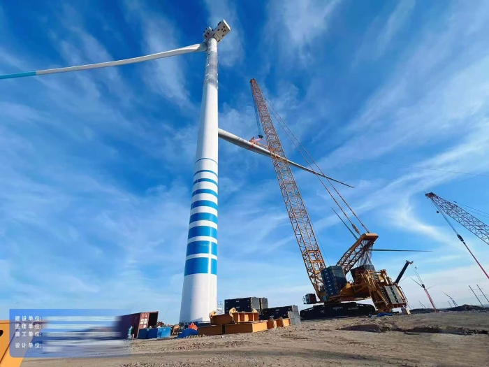 大国重器显担当——XLC18000M征战戈壁滩，125米高空精准托起10兆瓦风电巨擘！