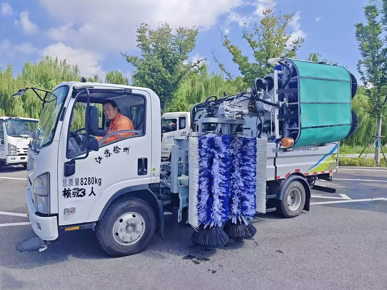 pp电子护栏清洗车：智慧守护徐州经开区的“城市美学”