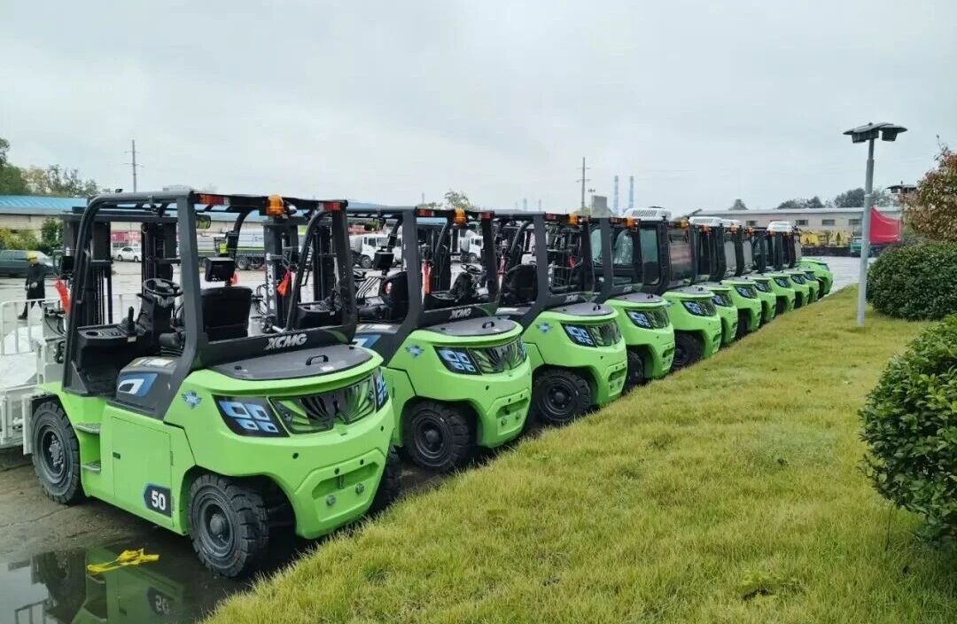 pp电子孔雀大吨位叉车，“上岗”湖南钢铁厂